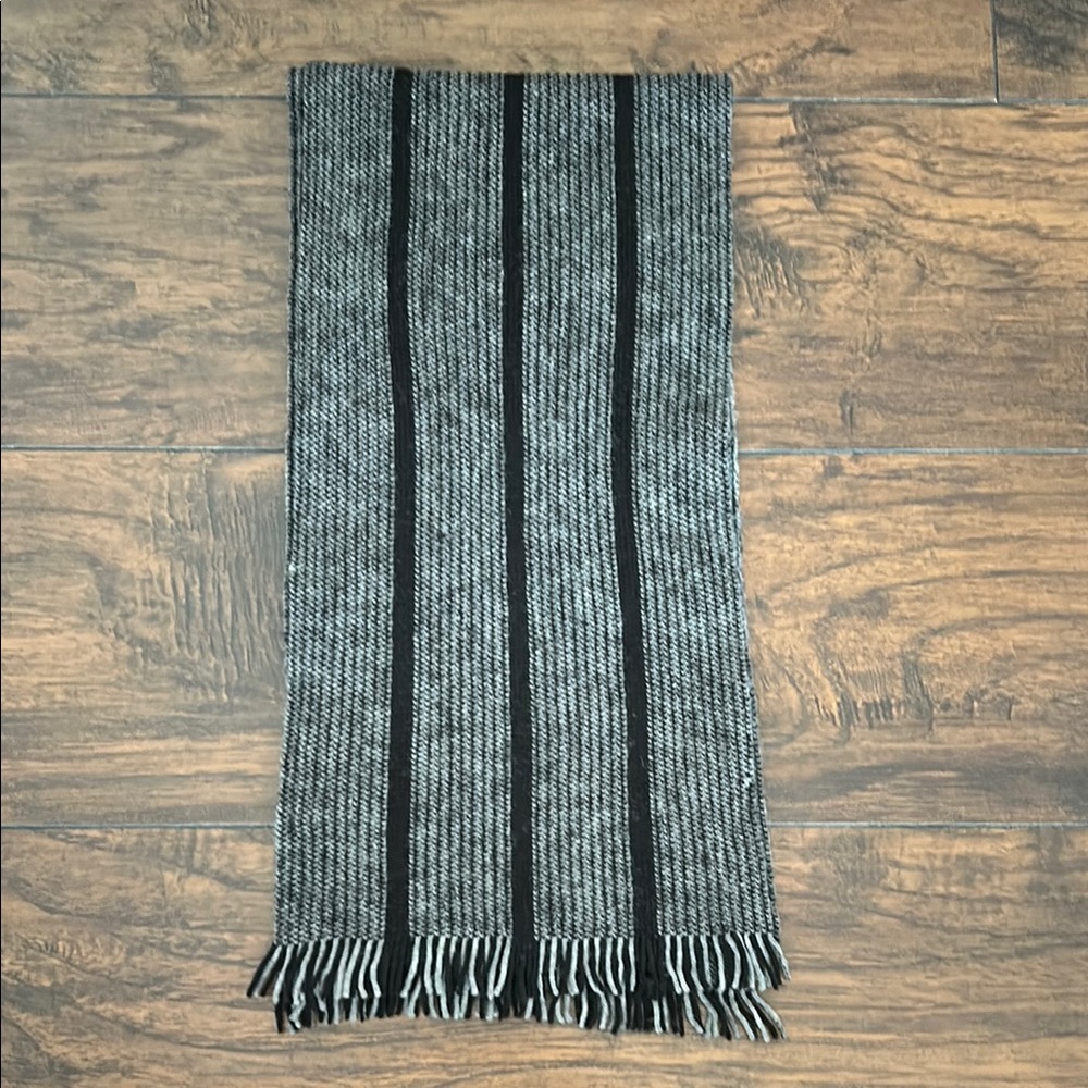Gap scarf